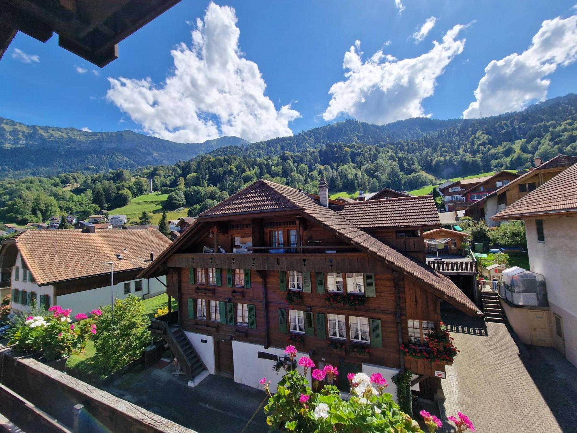 Hotel Kreuz Leissigen Екстериор снимка