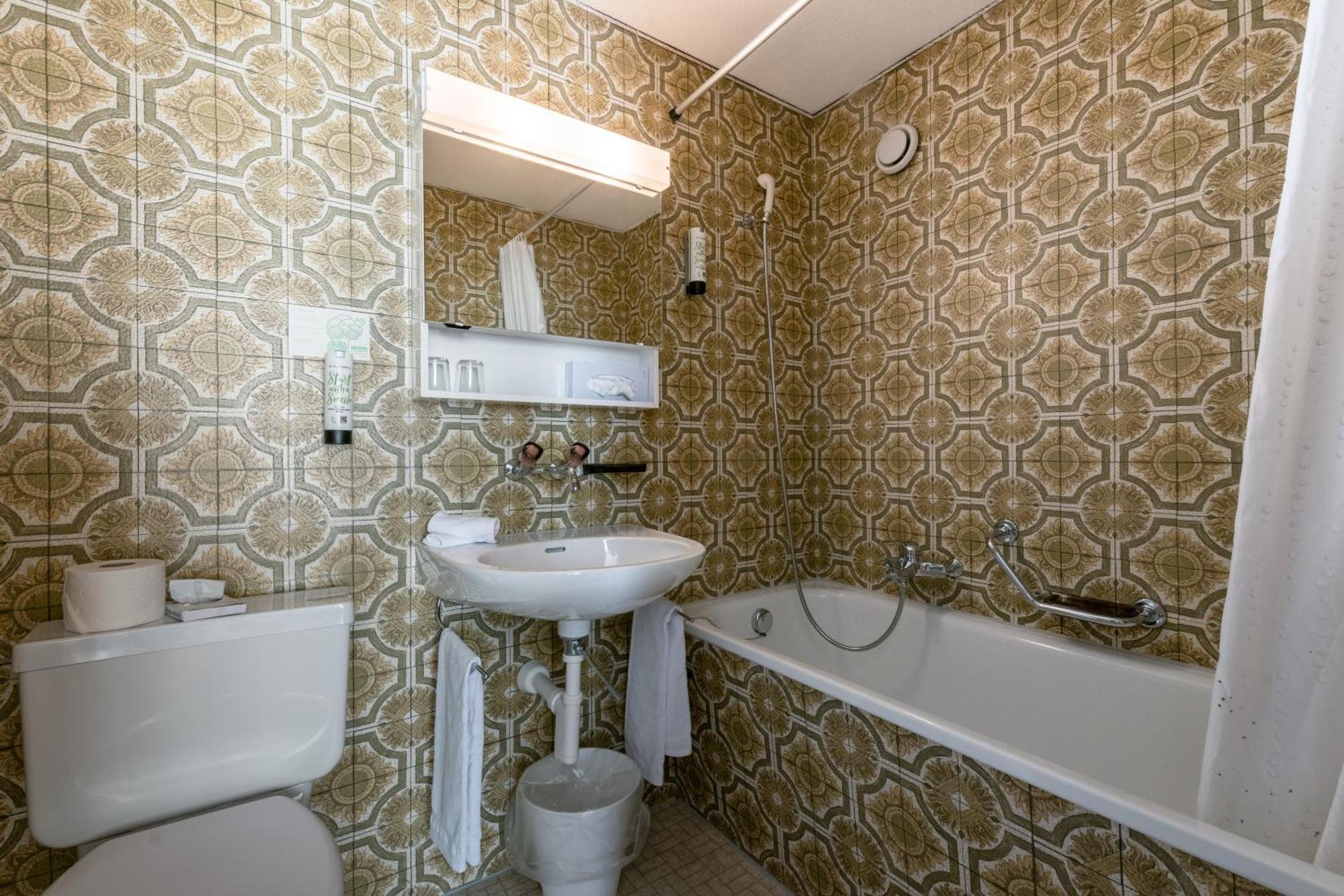 Hotel Kreuz Leissigen Екстериор снимка
