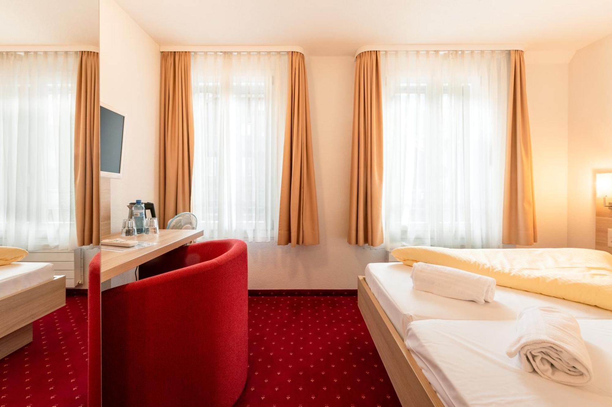 Hotel Kreuz Leissigen Екстериор снимка